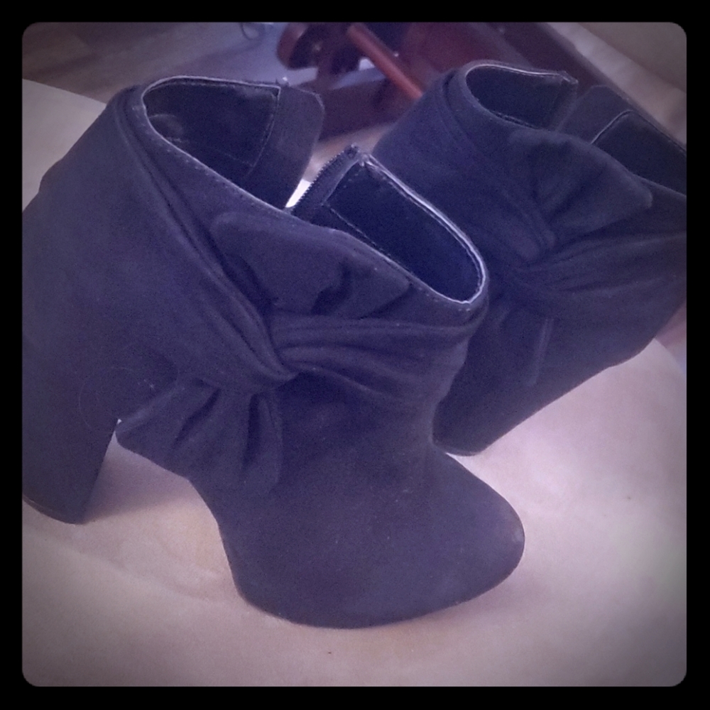 COPY - Super cute LC size 71/2 heeled boots